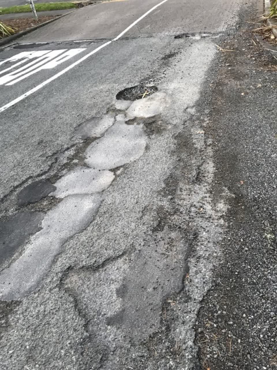 The photograph attached to this roading/streets report