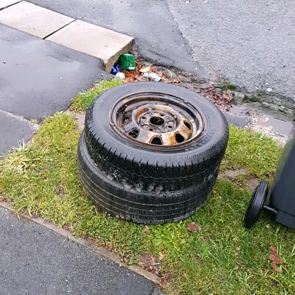 The photograph attached to this rubbish/recycling report