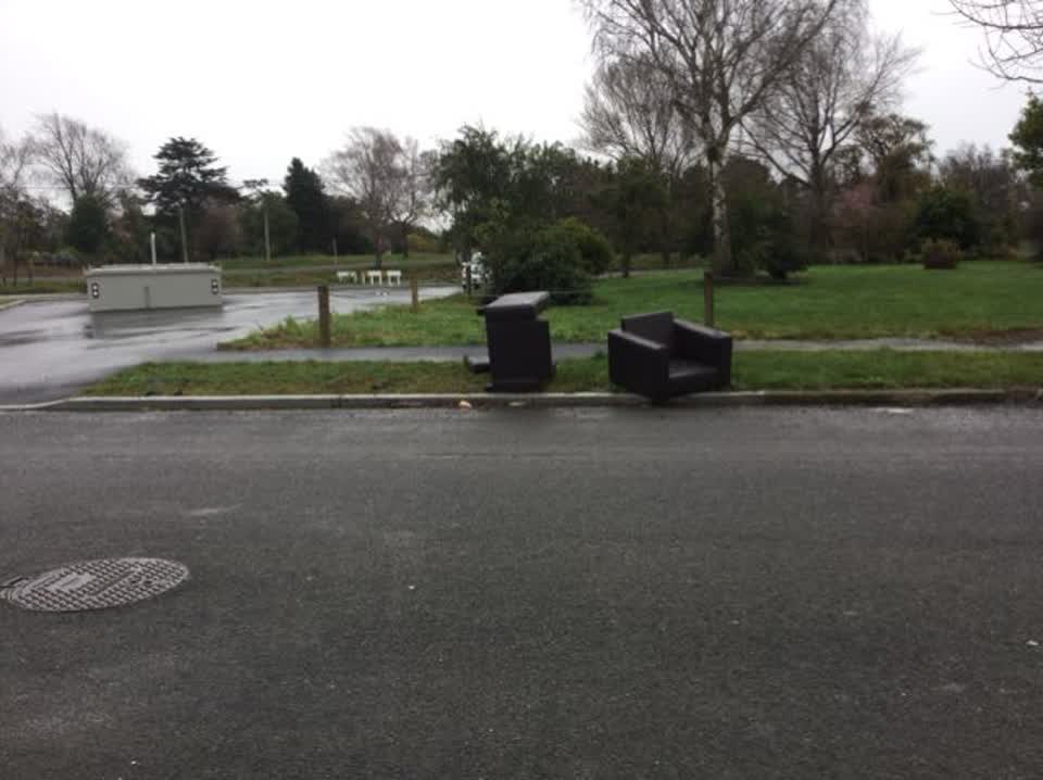 The photograph attached to this rubbish/recycling report