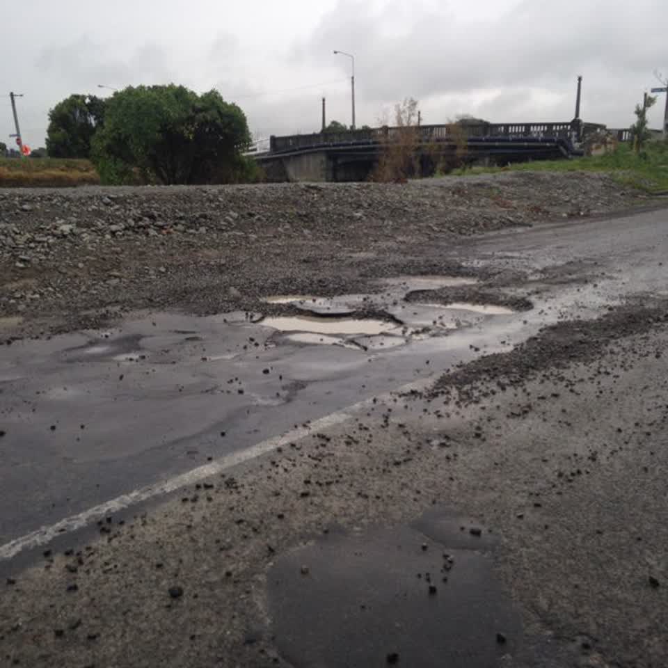 The photograph attached to this roading/streets report