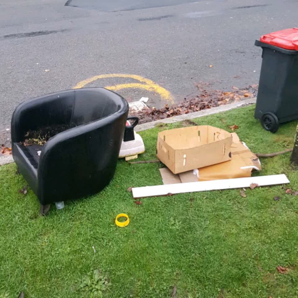The photograph attached to this rubbish/recycling report