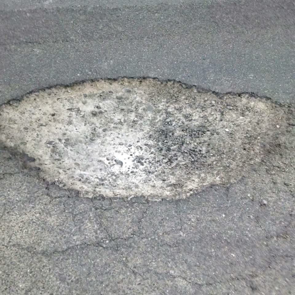 The photograph attached to this roading/streets report