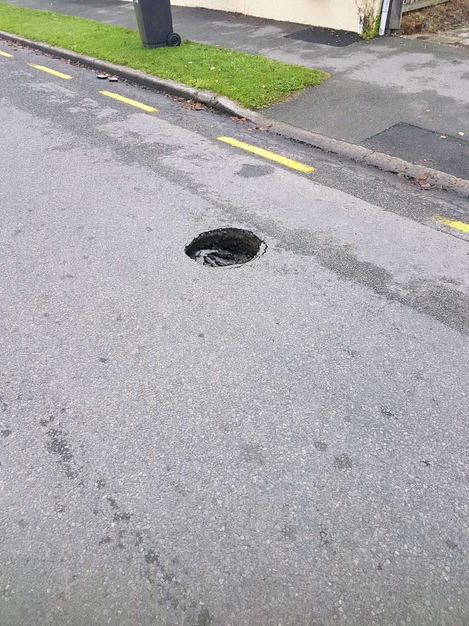 The photograph attached to this roading/streets report