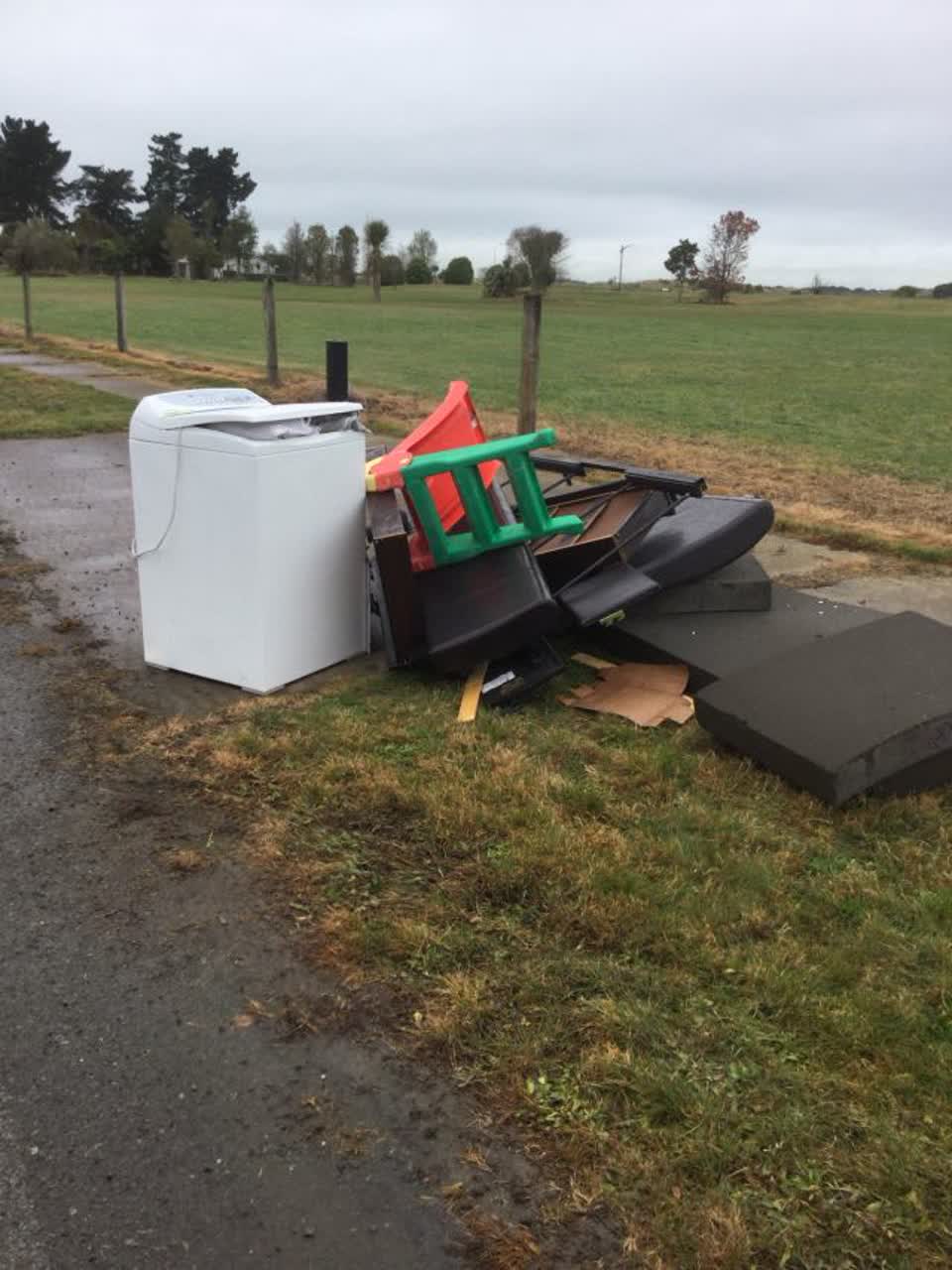 The photograph attached to this rubbish/recycling report