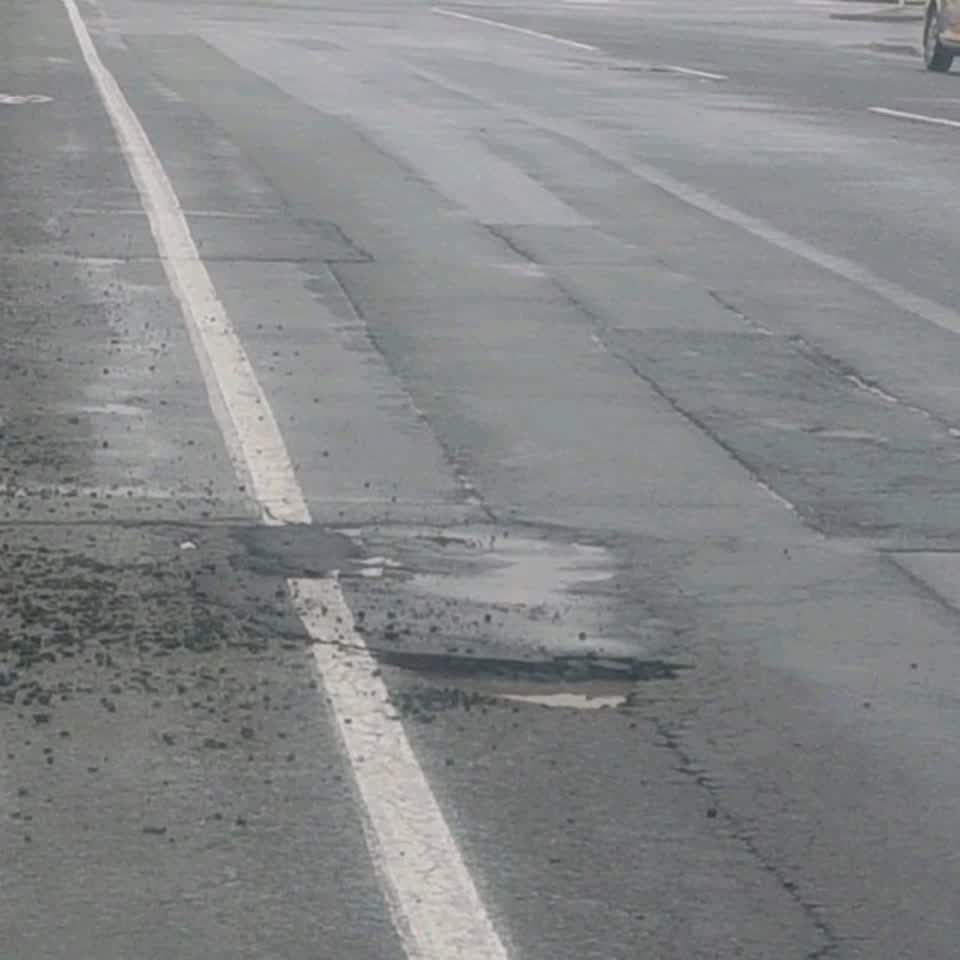 The photograph attached to this roading/streets report