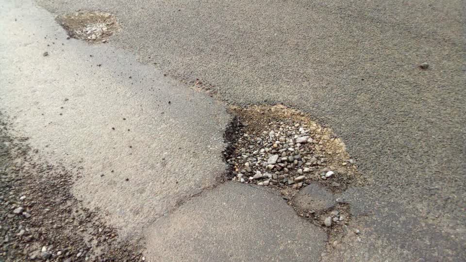 The photograph attached to this roading/streets report