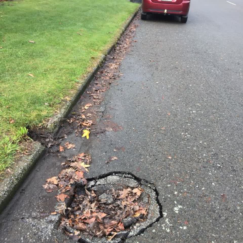 The photograph attached to this roading/streets report
