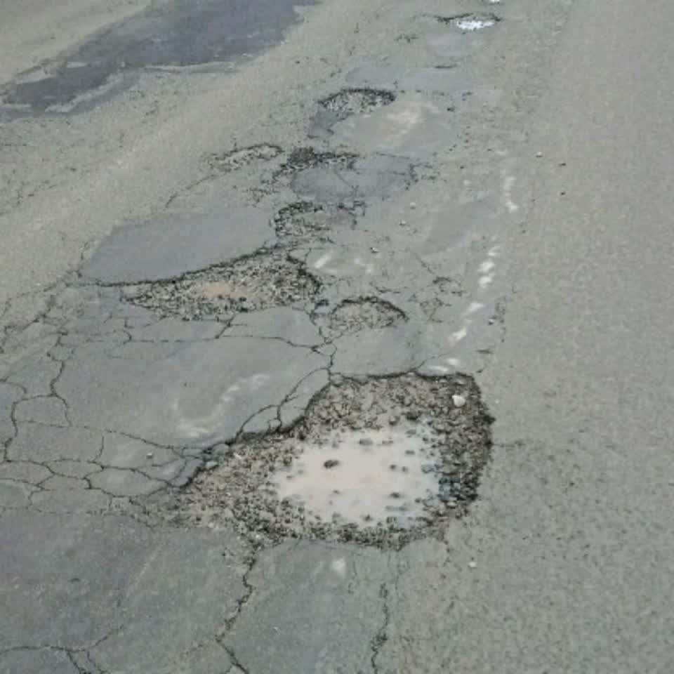 The photograph attached to this roading/streets report