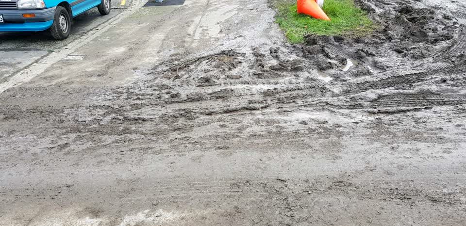 The photograph attached to this roading/streets report