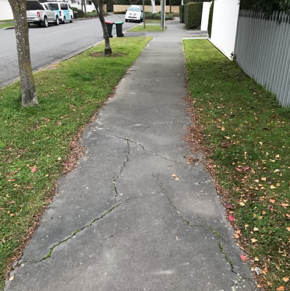 The photograph attached to this roading/streets report