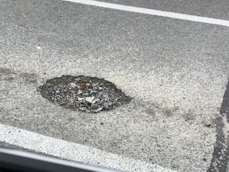 The photograph attached to this roading/streets report