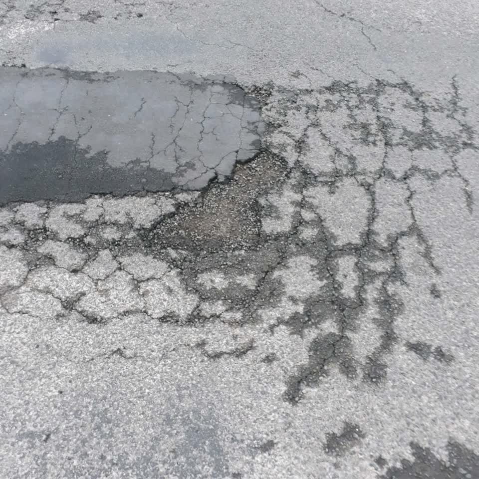 The photograph attached to this roading/streets report