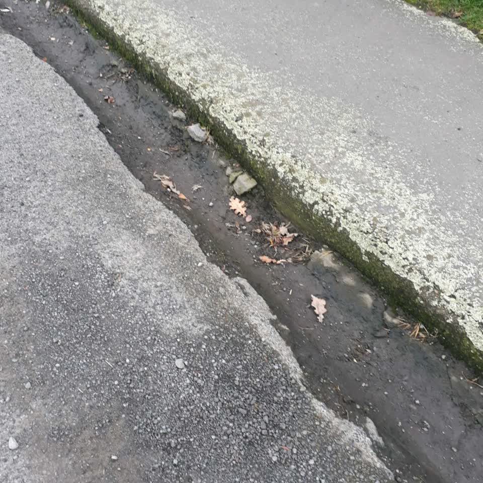 The photograph attached to this roading/streets report