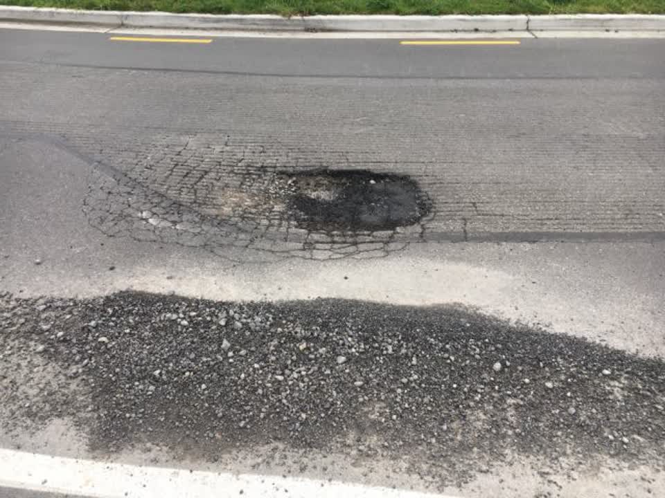 The photograph attached to this roading/streets report