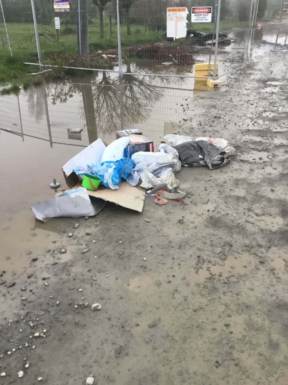 The photograph attached to this rubbish/recycling report