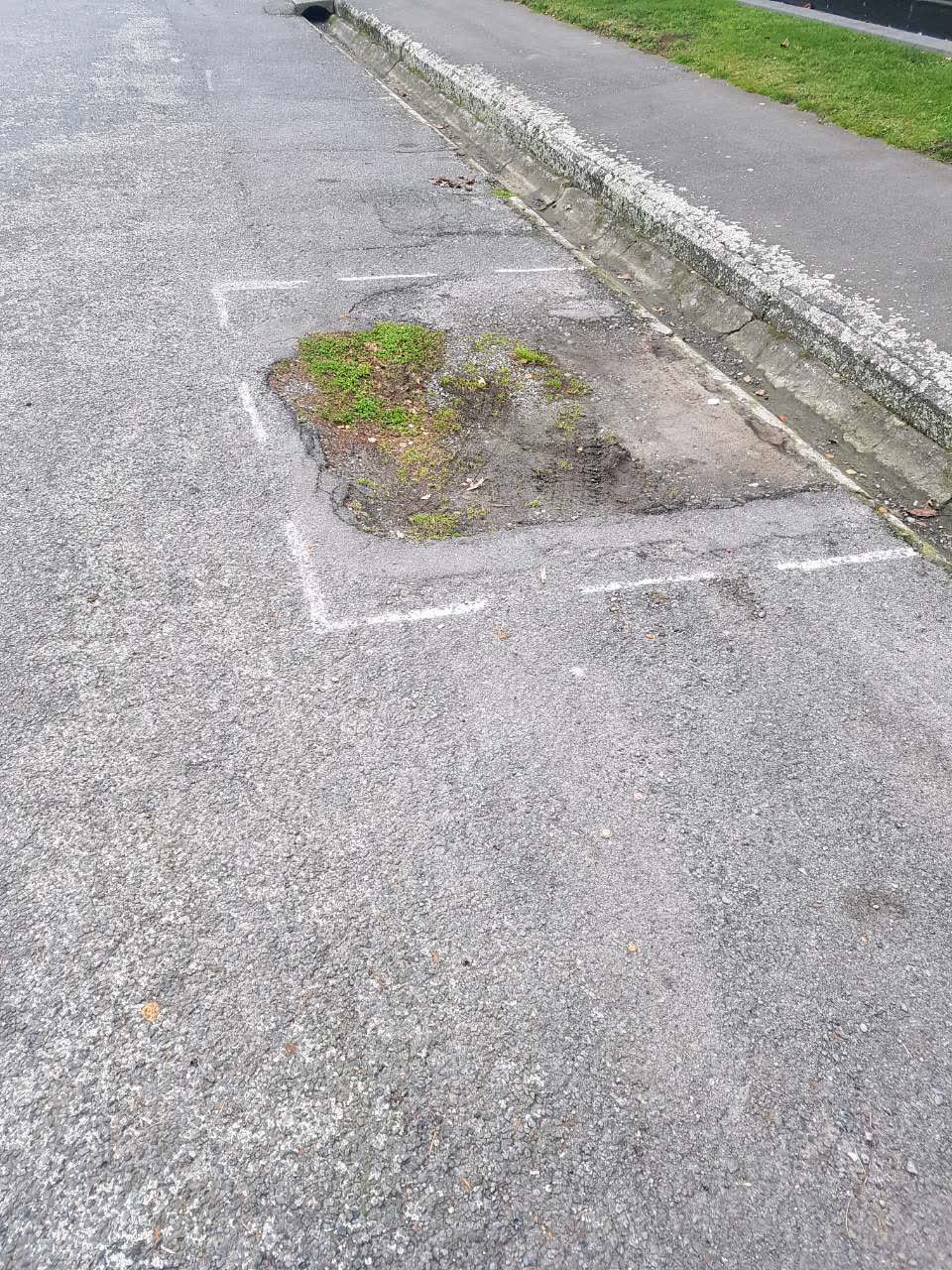 The photograph attached to this roading/streets report