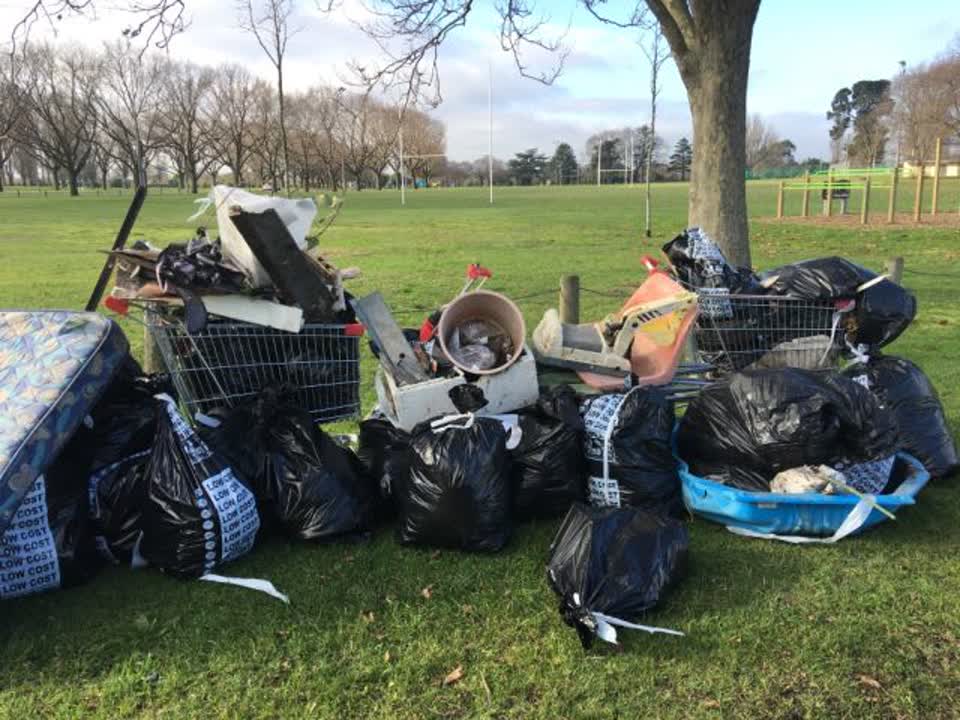 The photograph attached to this rubbish/recycling report