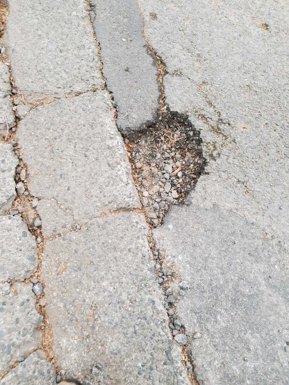 The photograph attached to this roading/streets report