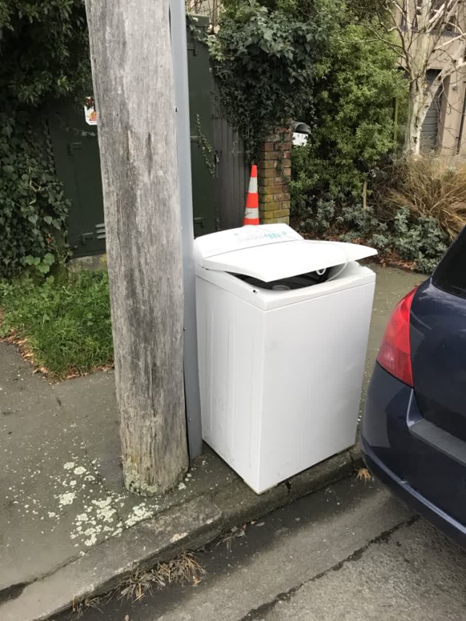 The photograph attached to this rubbish/recycling report