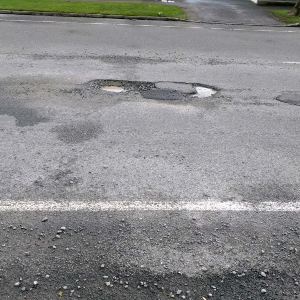The photograph attached to this roading/streets report