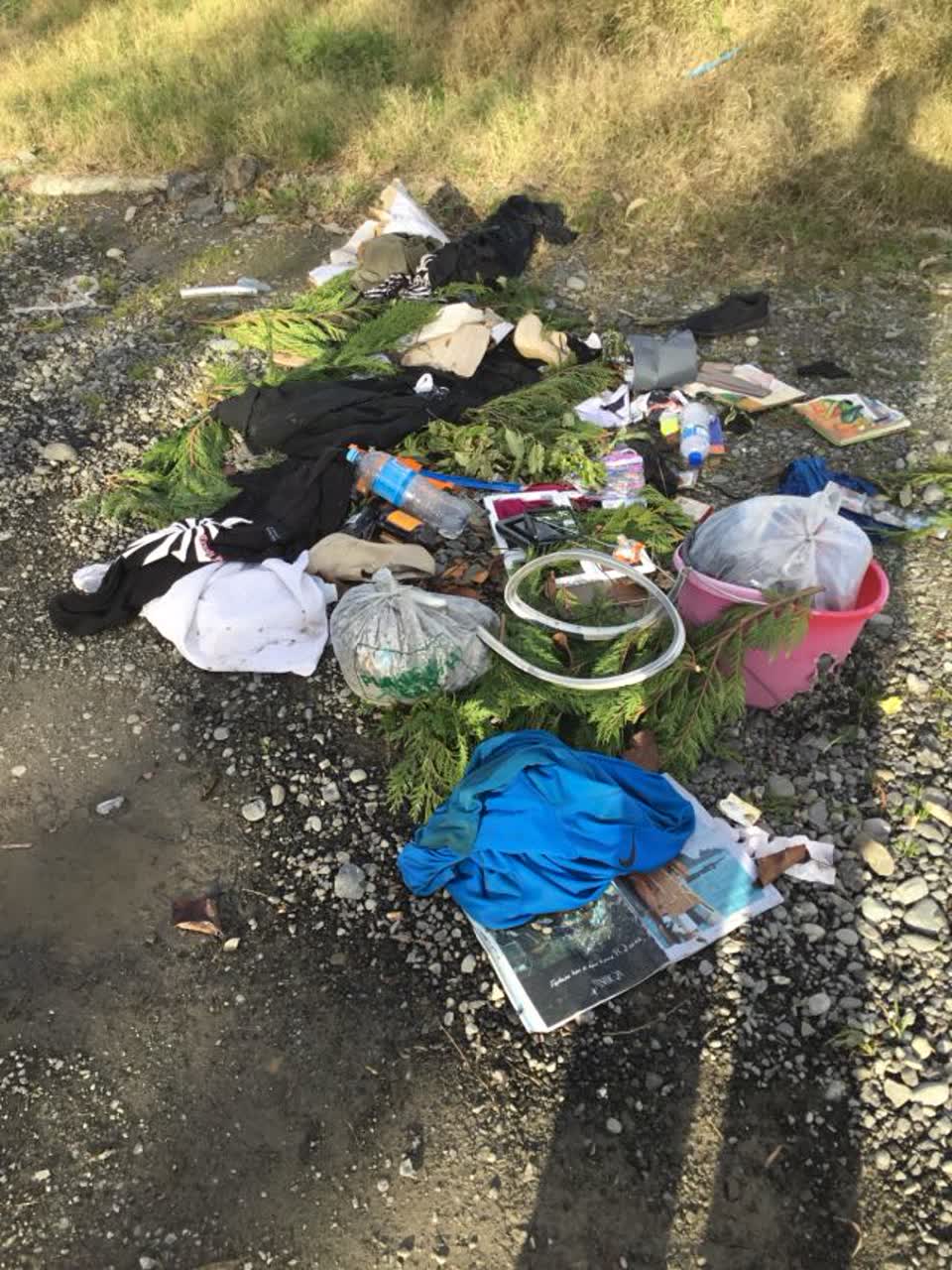 The photograph attached to this rubbish/recycling report
