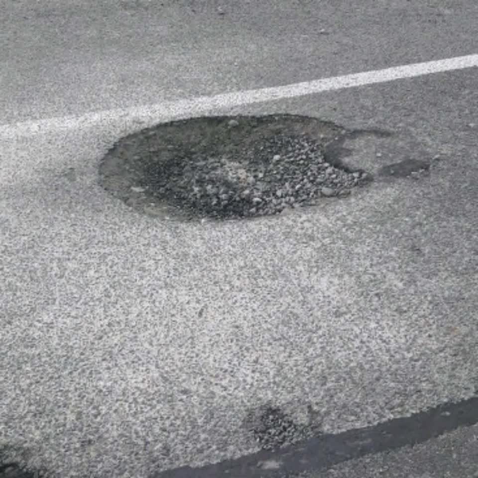 The photograph attached to this roading/streets report