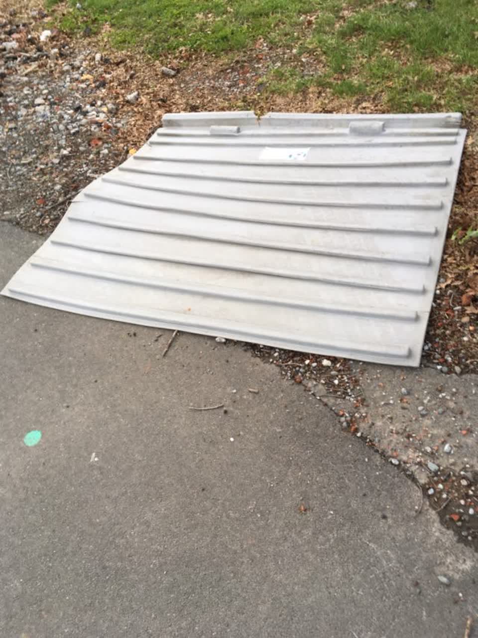 The photograph attached to this rubbish/recycling report