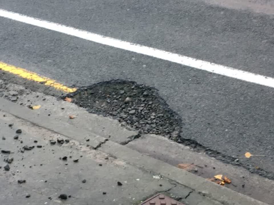 The photograph attached to this roading/streets report