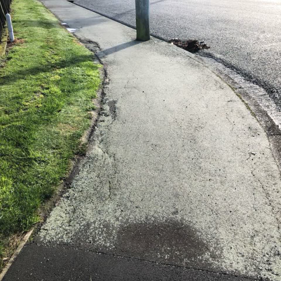 The photograph attached to this roading/streets report
