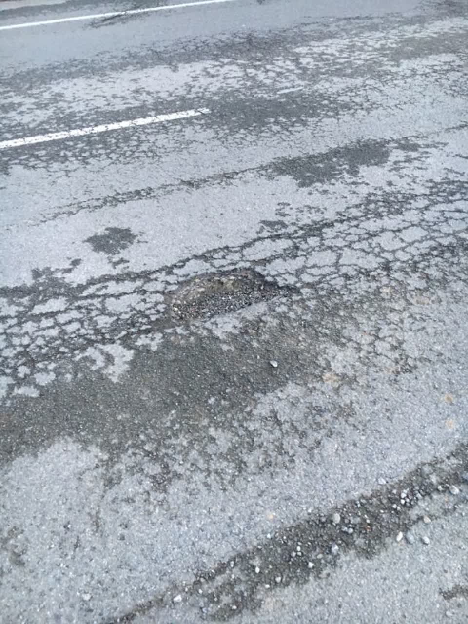 The photograph attached to this roading/streets report