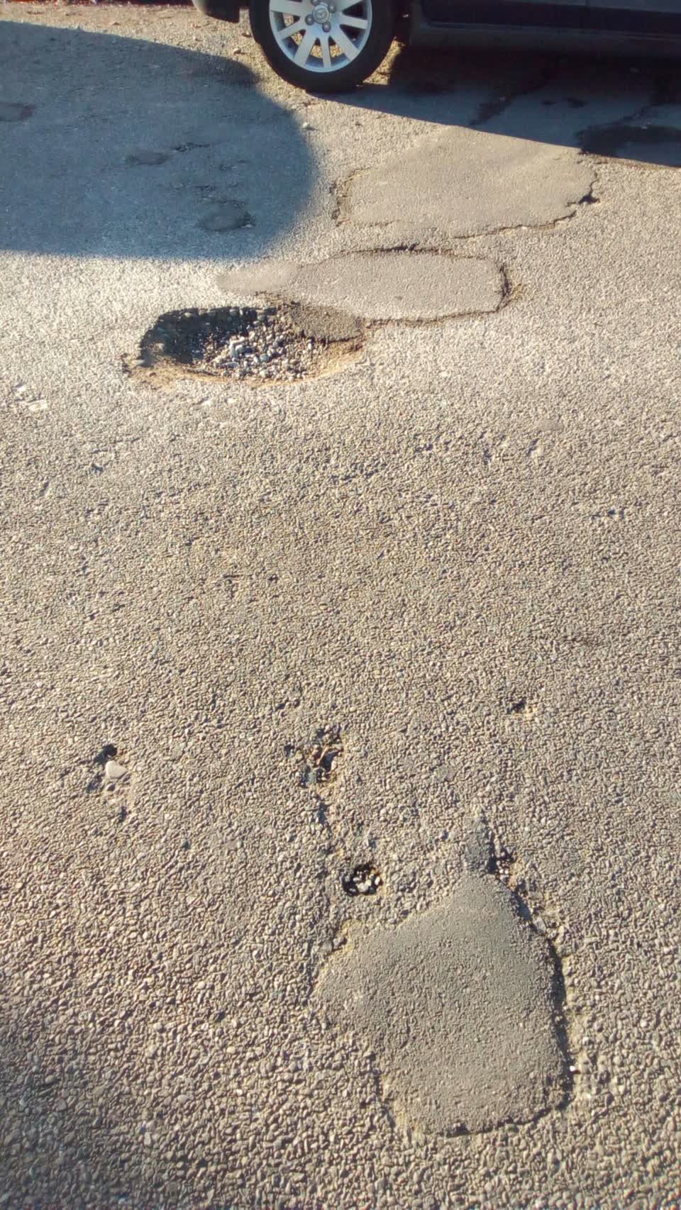 The photograph attached to this roading/streets report