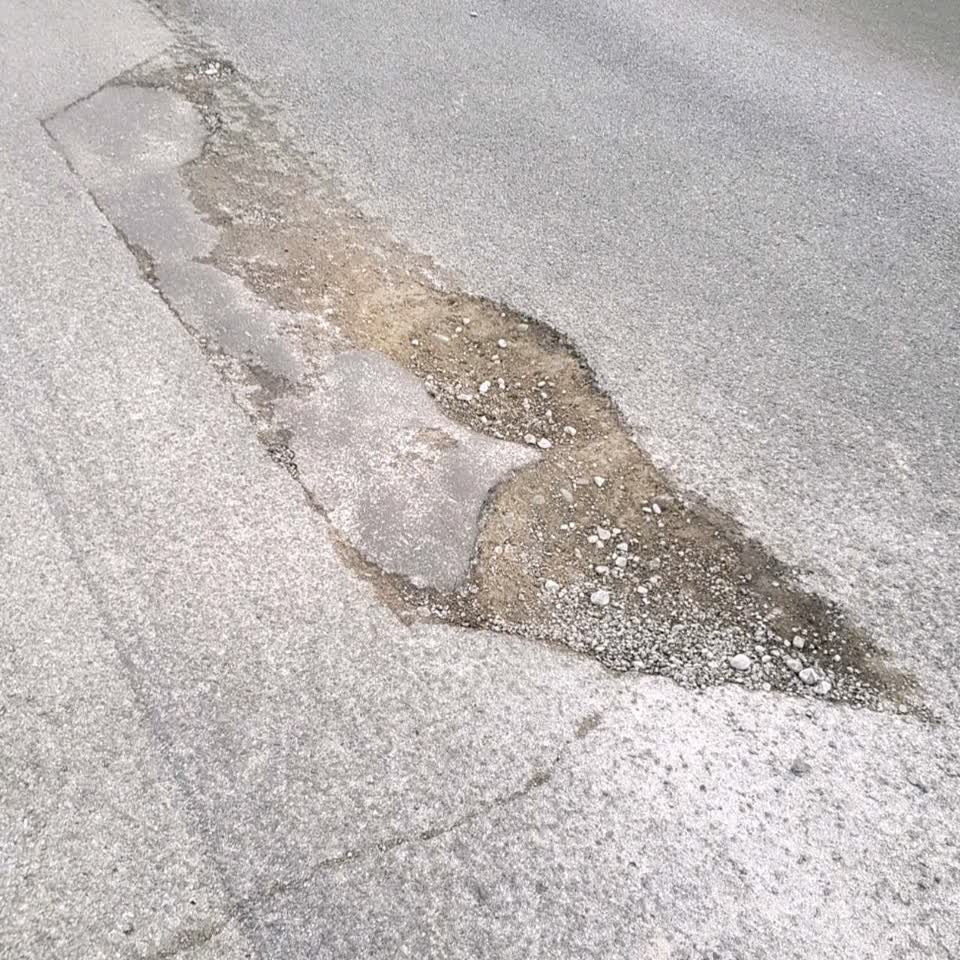 The photograph attached to this roading/streets report