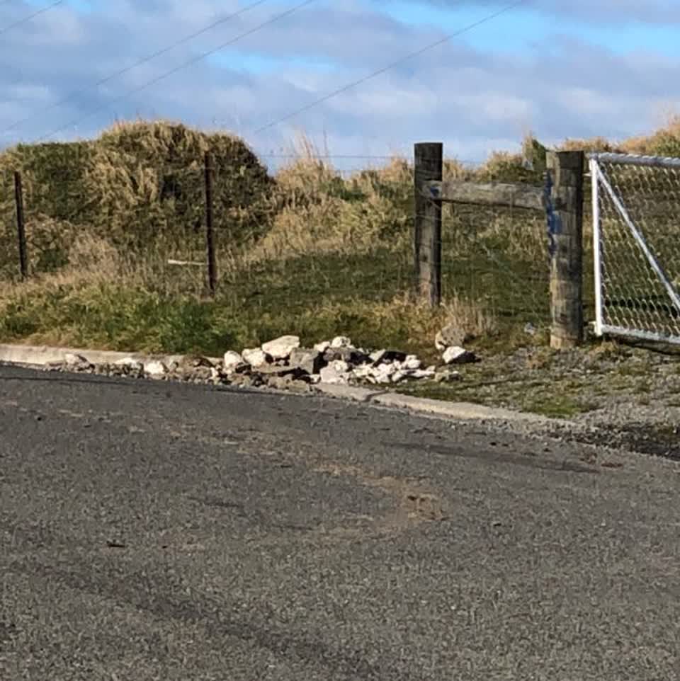 The photograph attached to this rubbish/recycling report