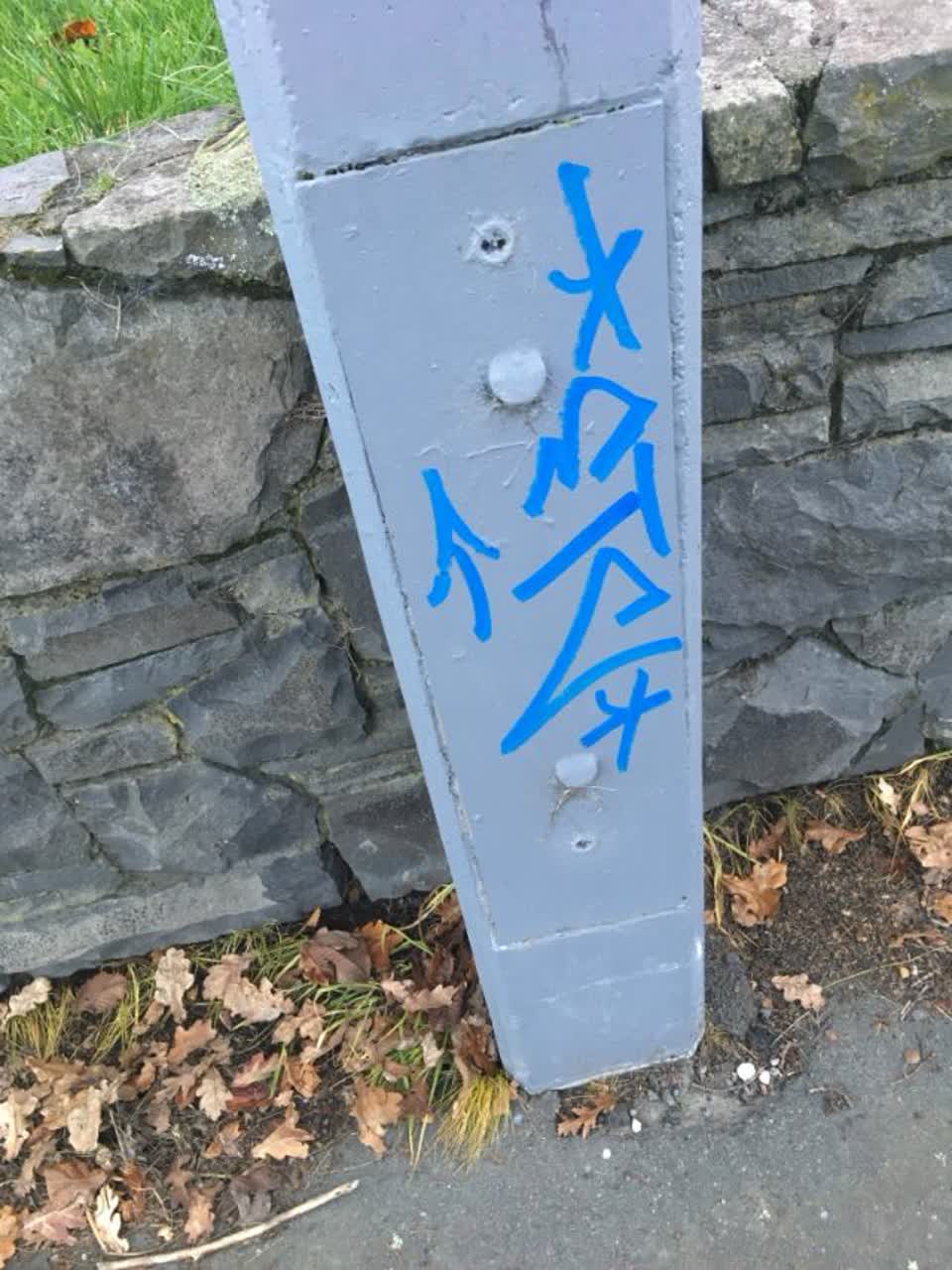 The photograph attached to this graffiti report