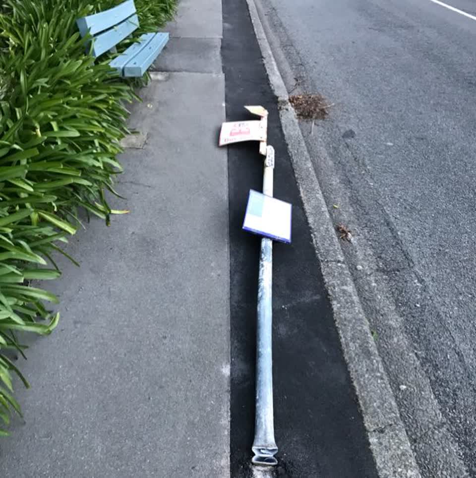 The photograph attached to this roading/streets report