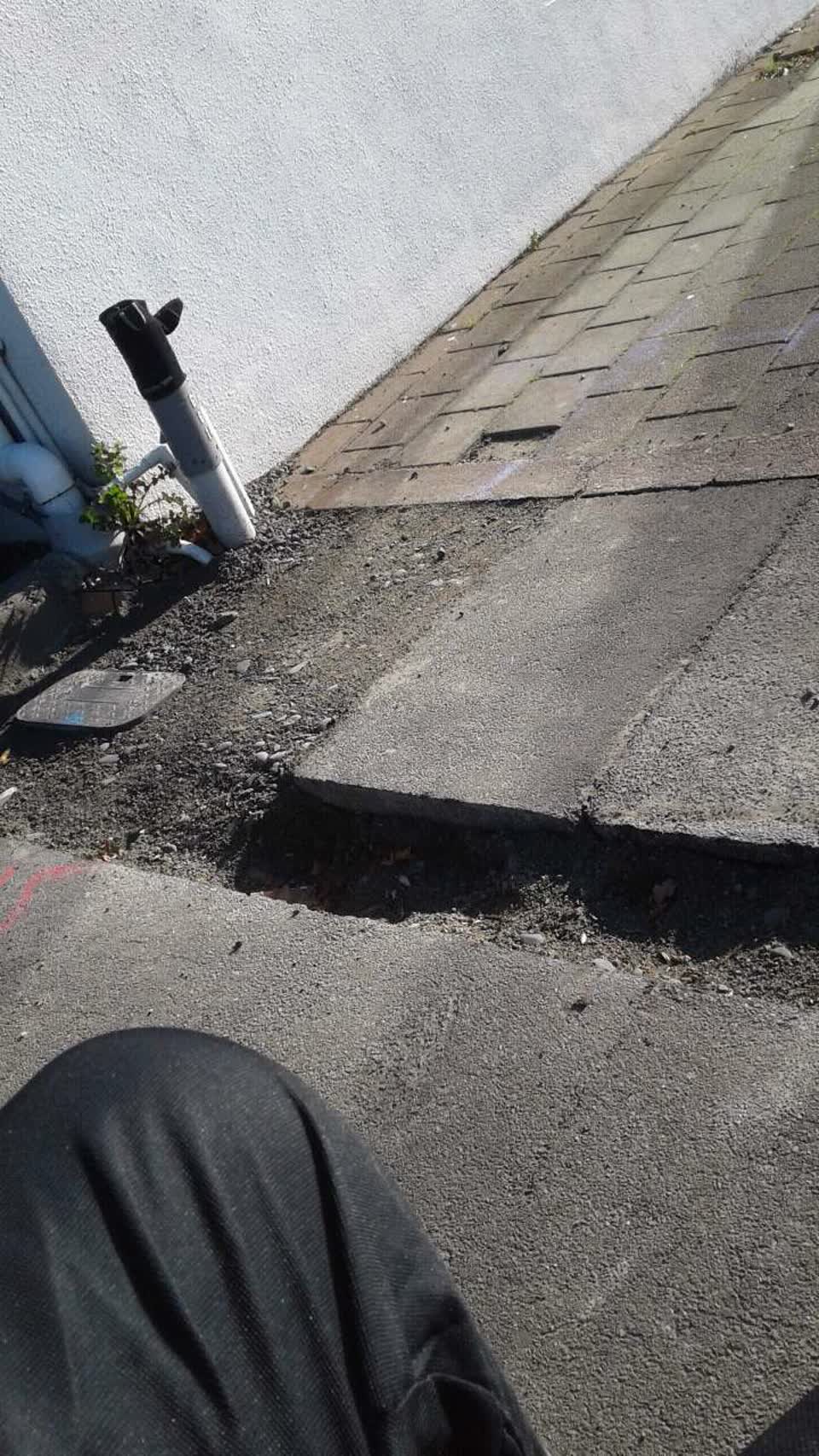 The photograph attached to this roading/streets report