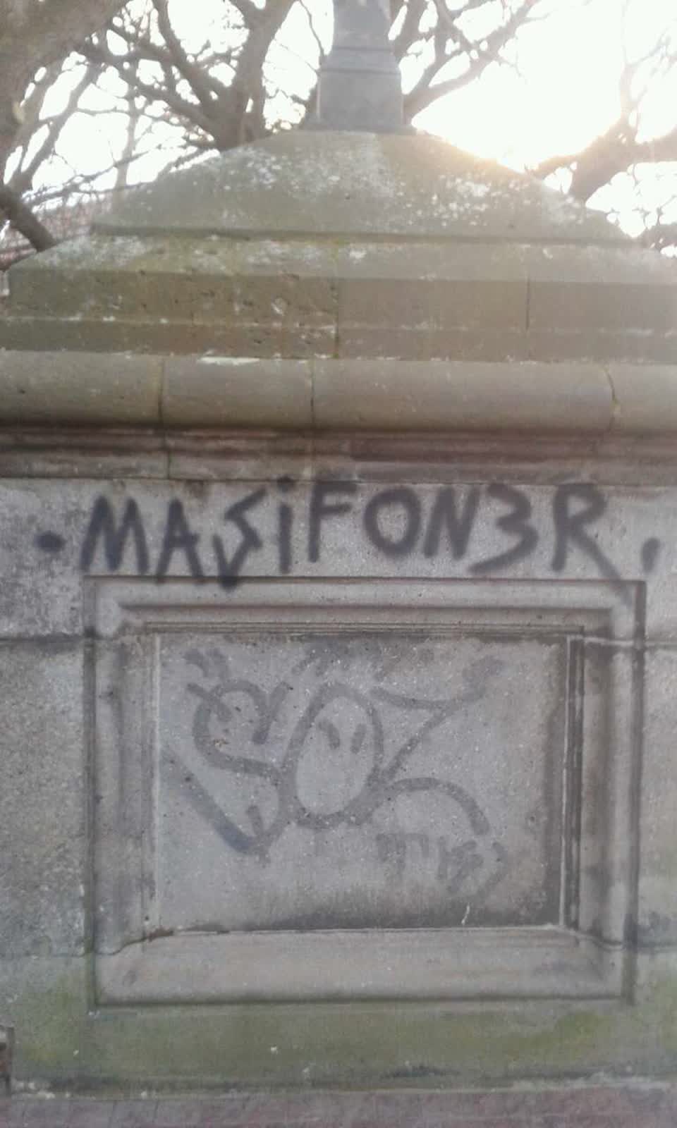 The photograph attached to this graffiti report