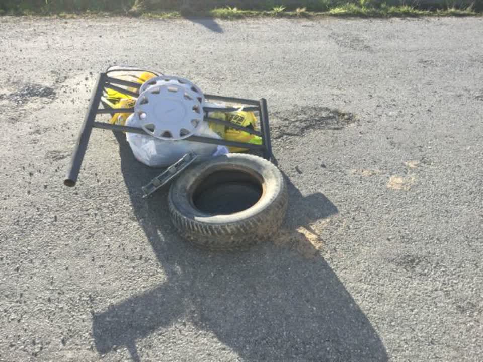 The photograph attached to this rubbish/recycling report