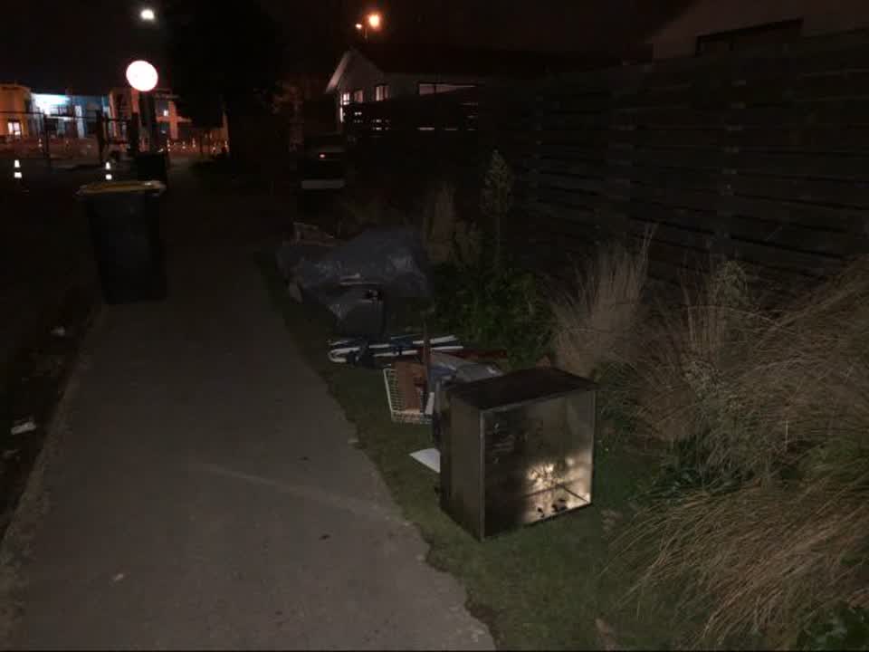 The photograph attached to this rubbish/recycling report