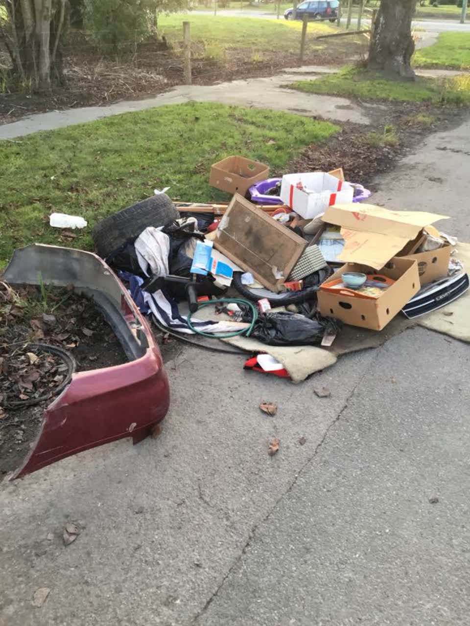 The photograph attached to this rubbish/recycling report