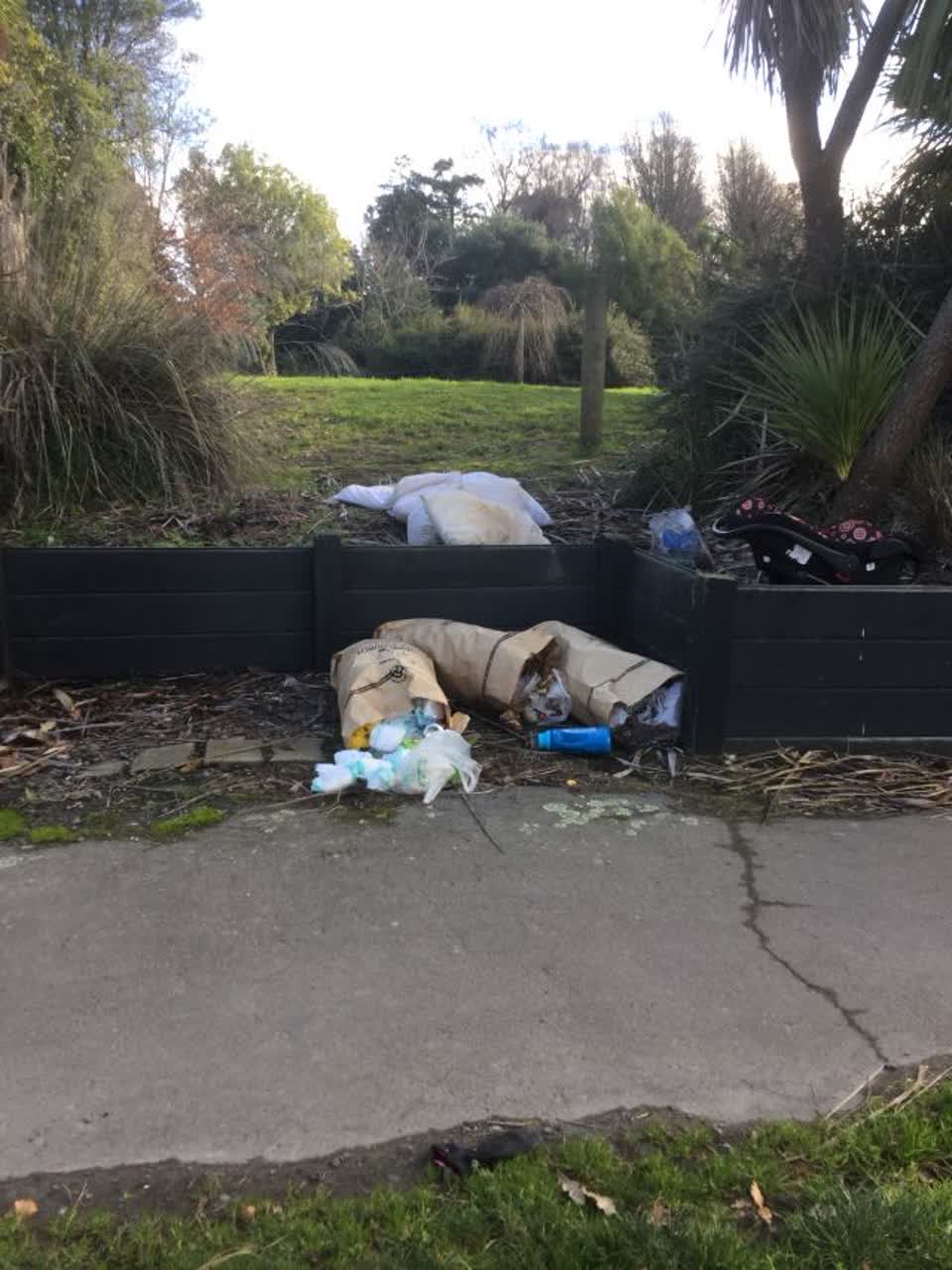 The photograph attached to this rubbish/recycling report