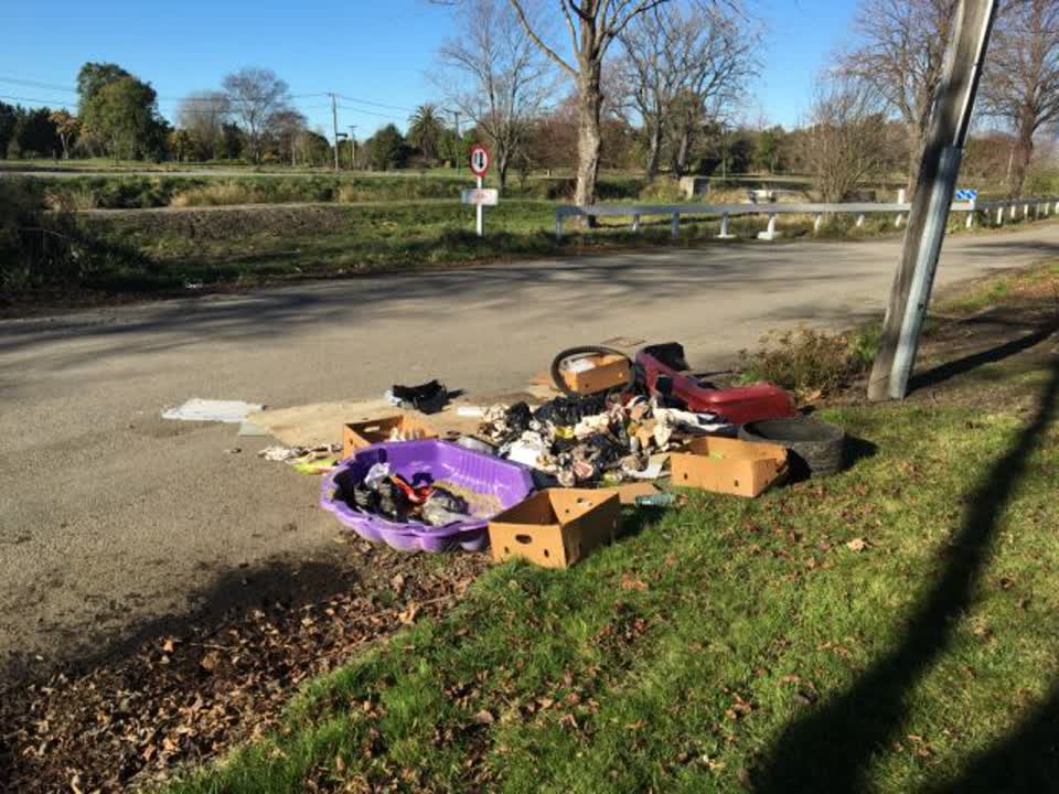 The photograph attached to this rubbish/recycling report