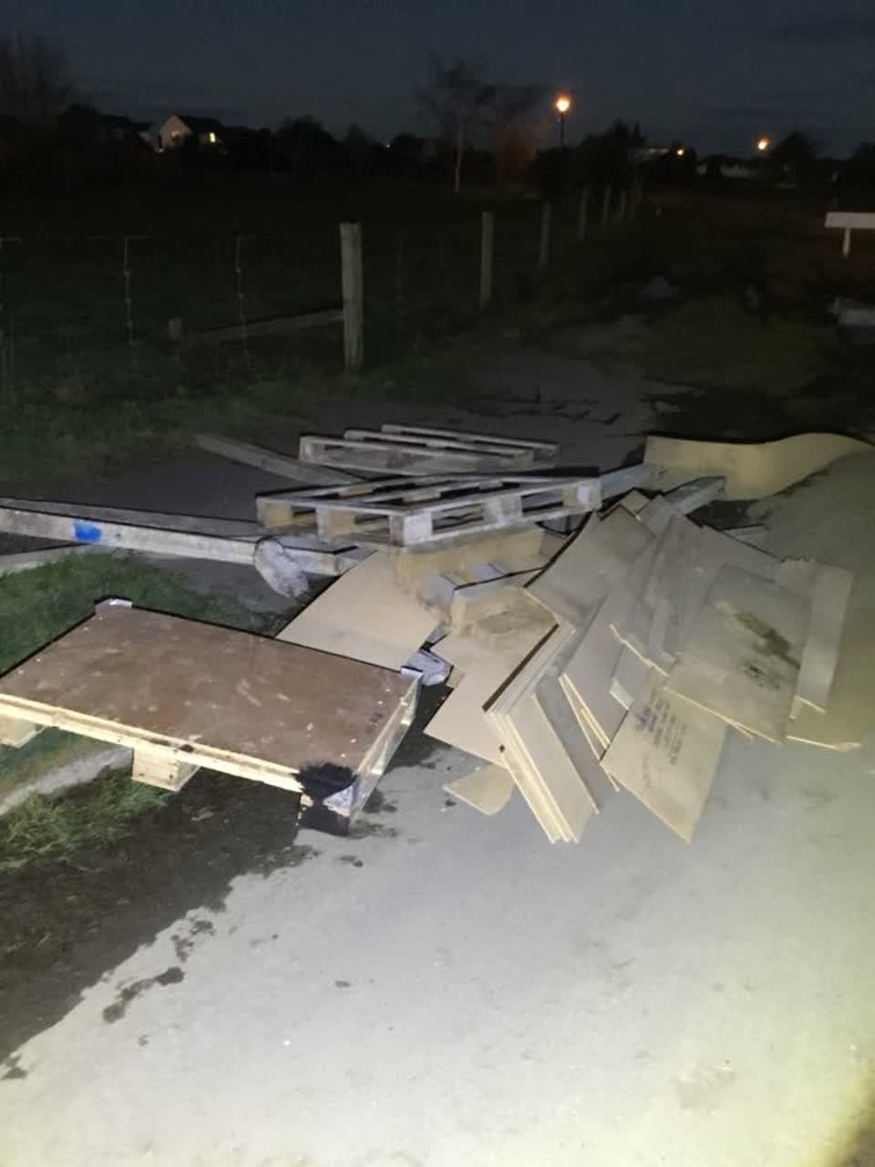 The photograph attached to this rubbish/recycling report