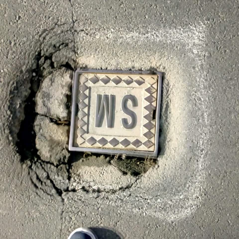 The photograph attached to this roading/streets report