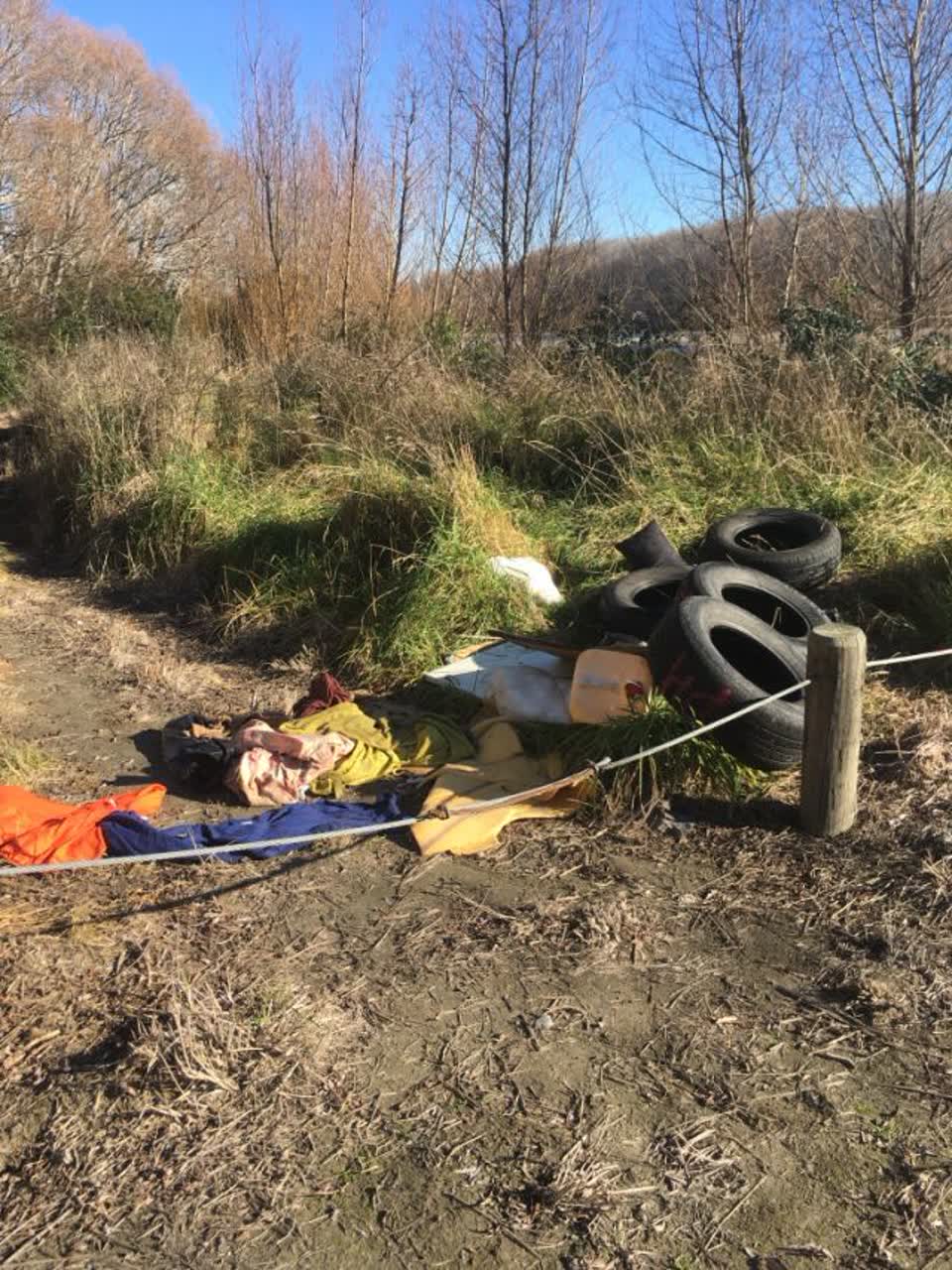 The photograph attached to this rubbish/recycling report