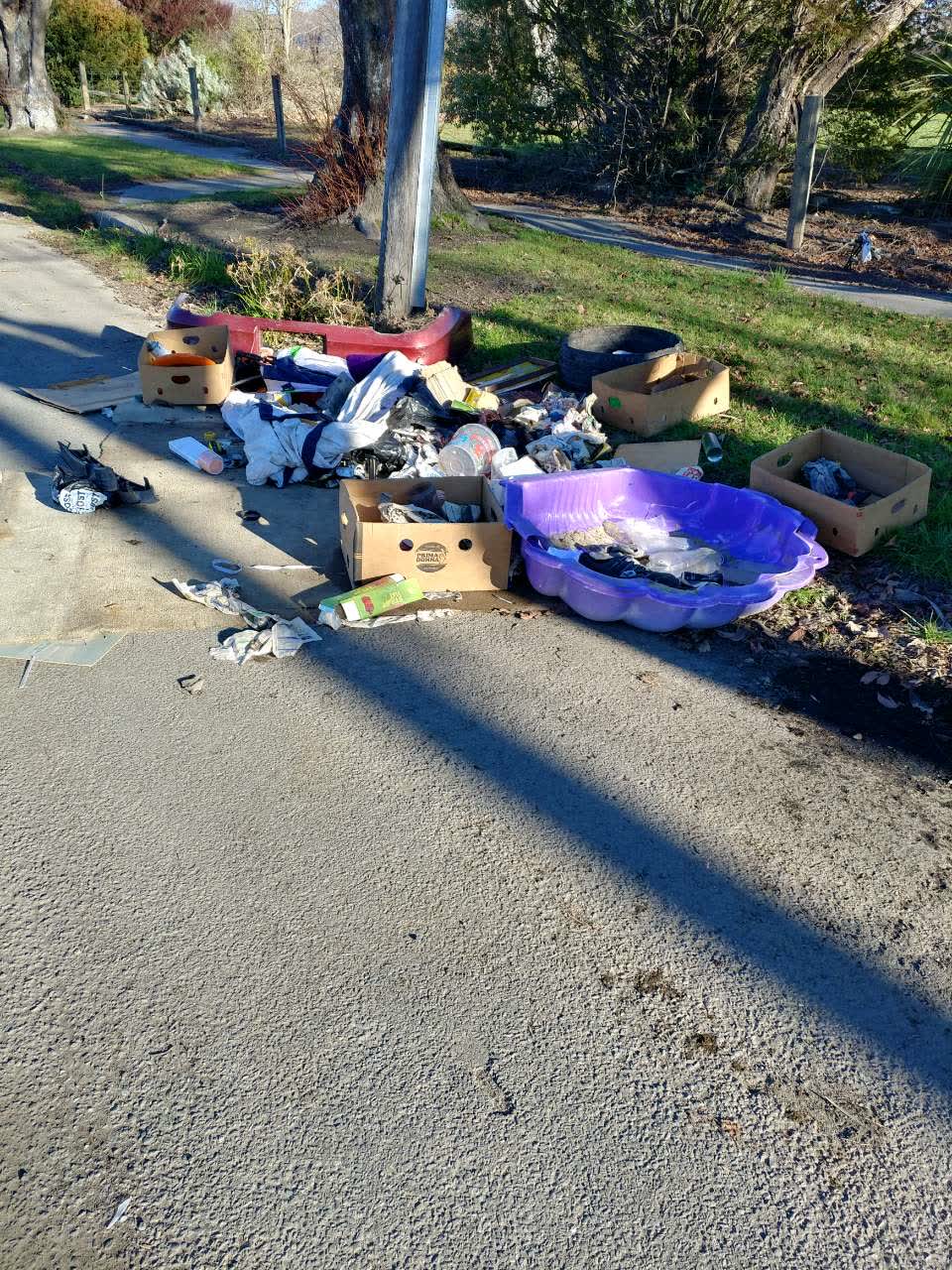 The photograph attached to this rubbish/recycling report