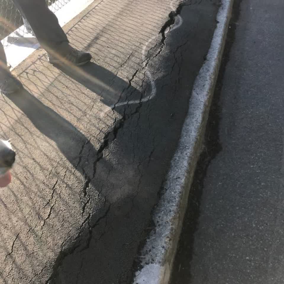 The photograph attached to this roading/streets report