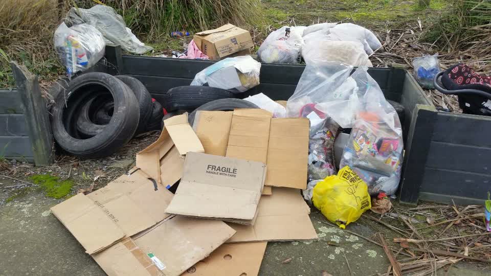The photograph attached to this rubbish/recycling report