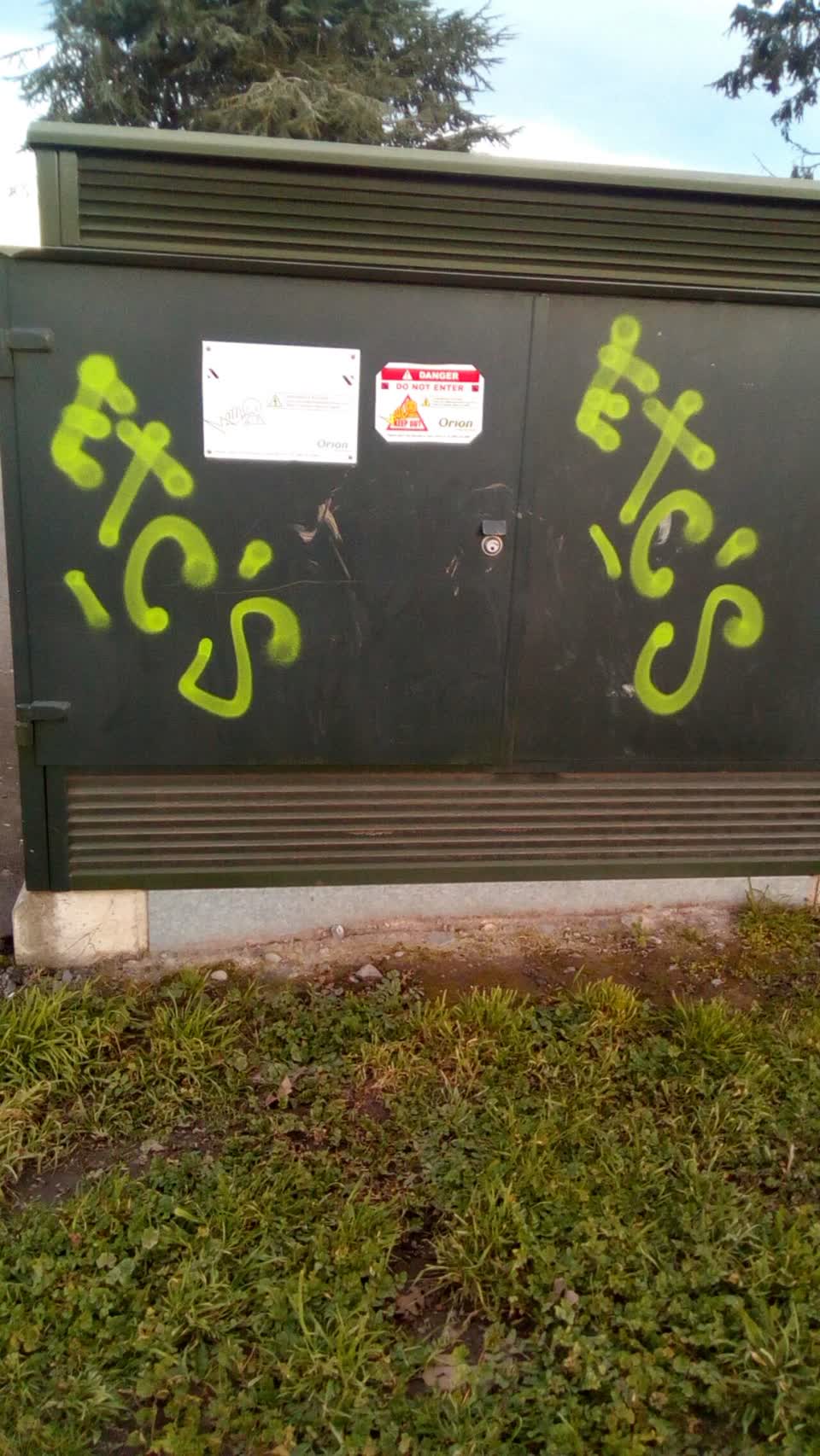 The photograph attached to this graffiti report
