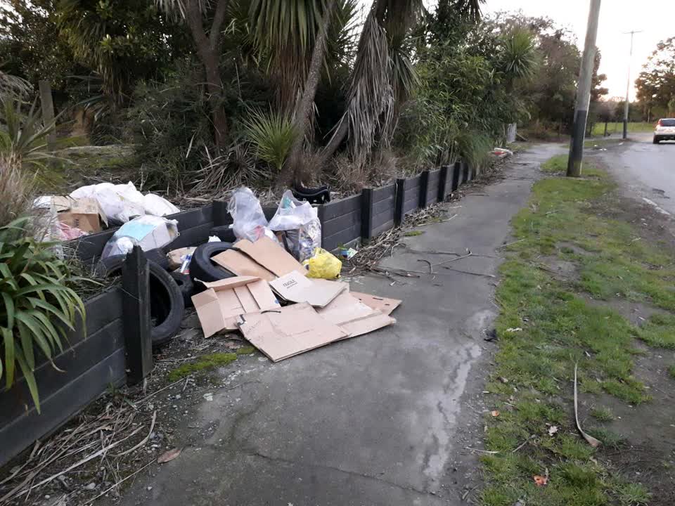 The photograph attached to this rubbish/recycling report